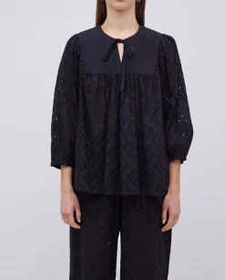 YERSE Blusa canesú acolchado negro Clearance