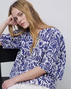 YERSE Blusa cuello tunecino floral azul índigo Online