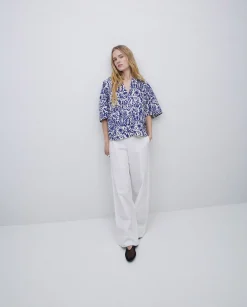 YERSE Blusa cuello tunecino floral azul índigo Online