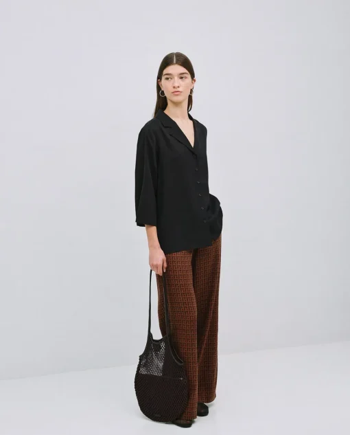 YERSE Camisa tencel cuello solapa negro Clearance
