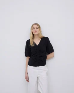 YERSE Camiseta detalle volante negro Clearance