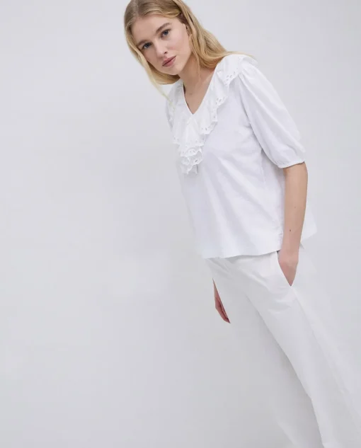 YERSE Camiseta volante con bordado blanco Best