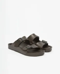 YERSE Sandalias hebillas caucho chocolate New