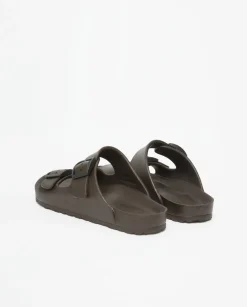 YERSE Sandalias hebillas caucho chocolate New
