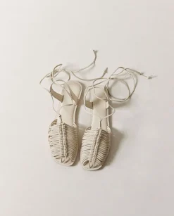 YERSE Sandalias planas handmade blanco roto Discount