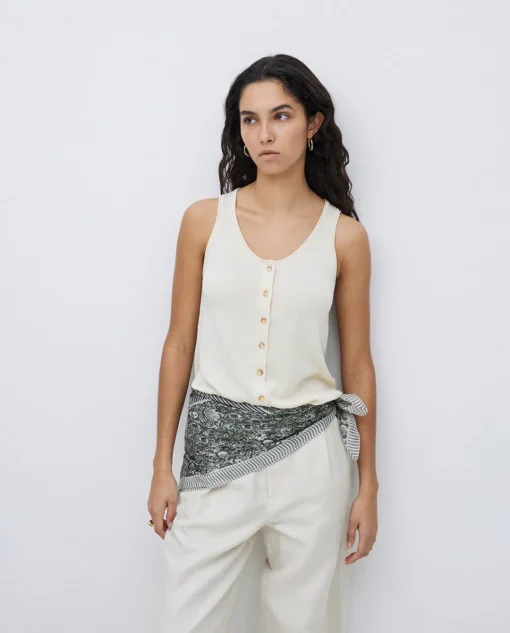 YERSE Top botones escote redondo beige Hot