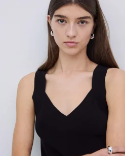 YERSE Top escote pico tirantes anchos negro Discount