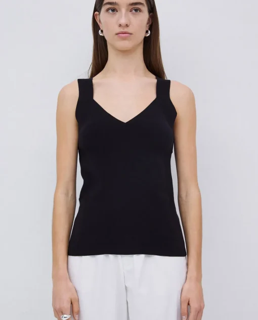 YERSE Top escote pico tirantes anchos negro Discount