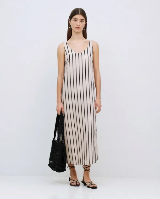 YERSE Vestido tencel pico crudo Hot